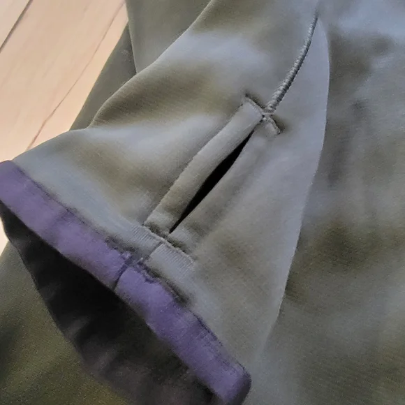 Under Armour - Dark Green Hoodie - Size Small - Picture 5 of 5